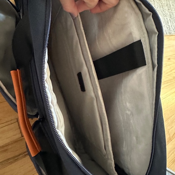 Tomtoc 360 Protective Laptop Shoulder Bag - Picture 7 of 11